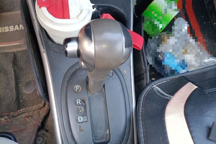 Used Nissan Sunny 2014 1.5XL CVT Luxury Edition Gear Lever