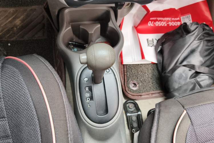 Used Nissan Sunny 2014 1.5XE CVT Elite Edition Gear Lever