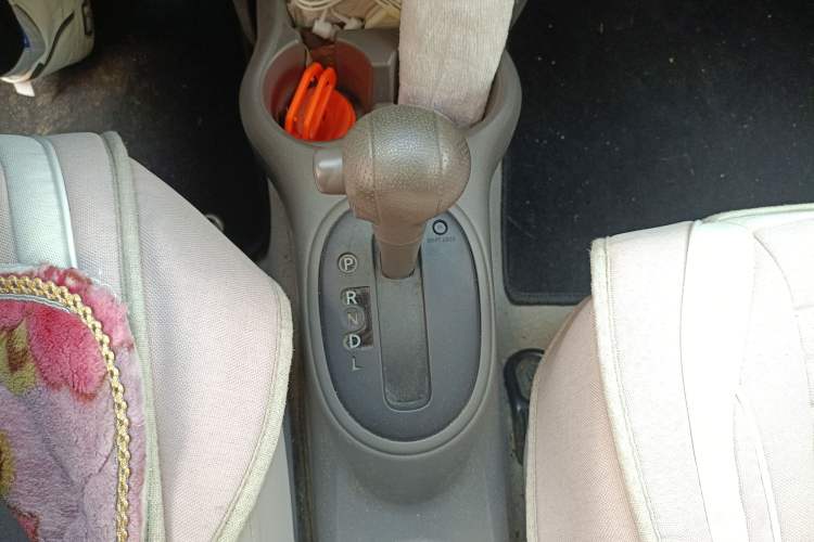 Used Nissan Sunny 2014 1.5XE CVT Comfort Edition Gear Lever