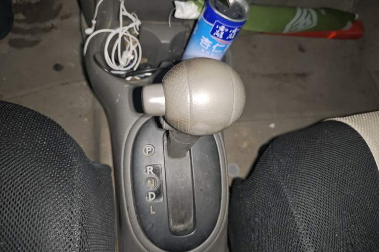 Used Nissan Sunny 2014 1.5XE CVT Comfort Edition Gear Lever