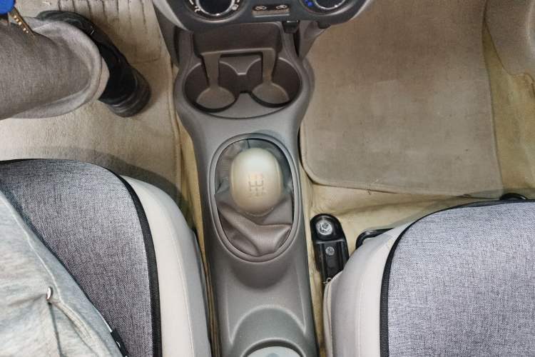 Used Nissan Sunny 2014 1.5XE Manual Elite Edition Gear Lever