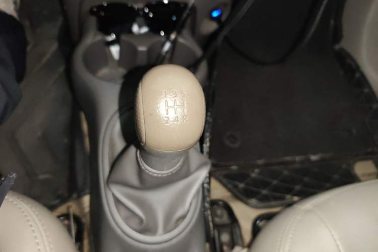 Used Nissan Sunny 2014 1.5XE Manual Elite Edition Gear Lever