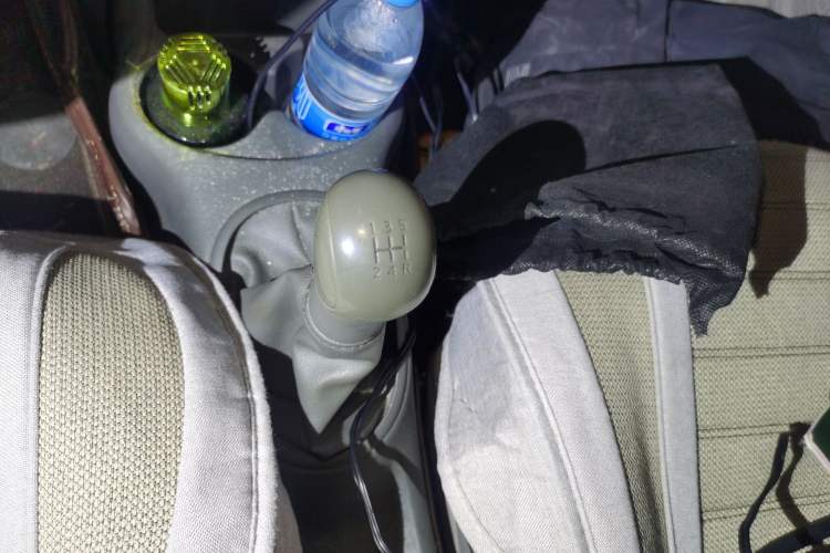 Used Nissan Sunny 2014 1.5XE Manual Comfort Edition Gear Lever