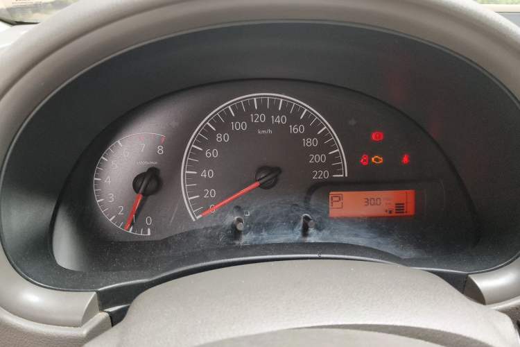 Used Nissan Sunny 2014 1.5XE CVT Elite Edition Instrument Cluster