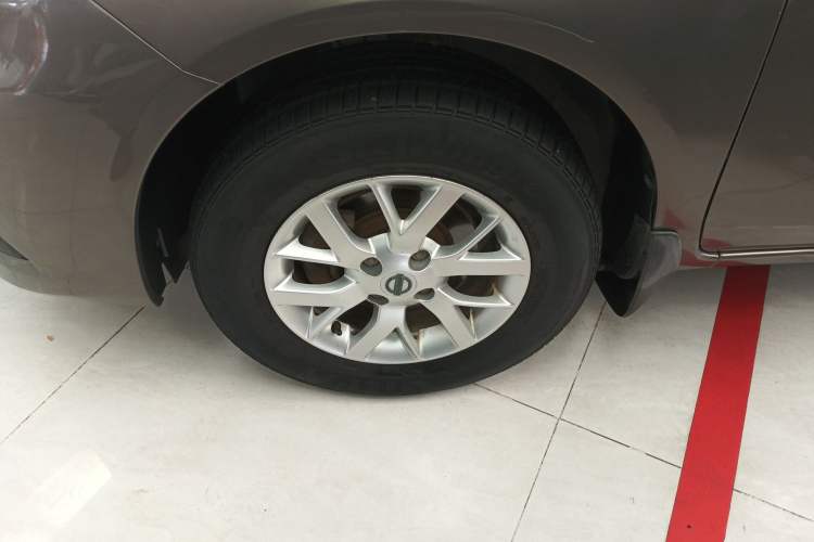Used Nissan Sunny 2014 1.5XE Manual Comfort Edition Left Front Wheel Hub