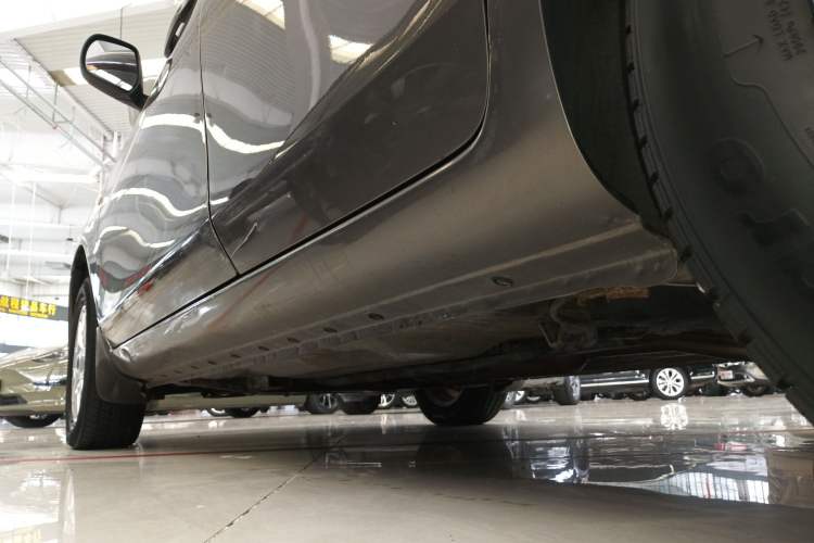 Used Nissan Sunny 2014 1.5XE Manual Comfort Edition Left Side Sill