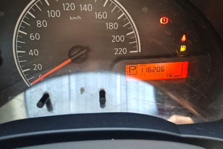 Used Nissan Sunny 2014 1.5XE CVT Elite Edition Odometer Close Up