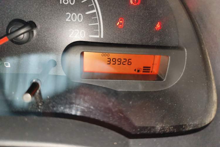 Used Nissan Sunny 2014 1.5XE Manual Elite Edition Odometer Close Up