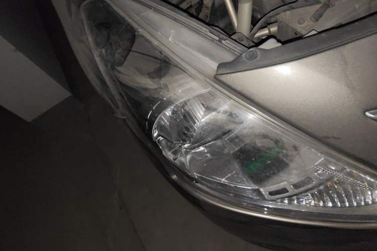 Used Nissan Sunny 2014 1.5XE Manual Comfort Edition Right Front Headlight