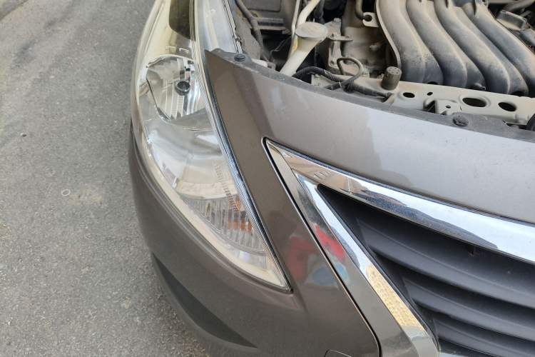 Used Nissan Sunny 2014 1.5XE Manual Comfort Edition Right Front Headlight