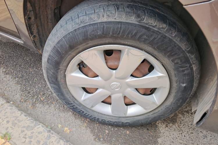 Used Nissan Sunny 2014 1.5XE Manual Comfort Edition Right Front Wheel Hub