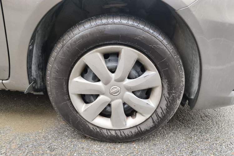 Used Nissan Sunny 2014 1.5XE CVT Elite Edition Right Front Wheel Hub