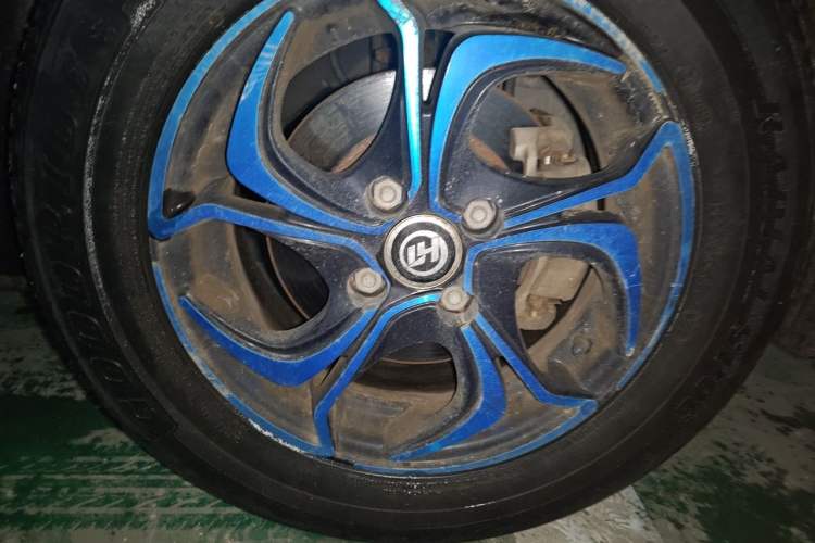 Used Nissan Sunny 2014 1.5XE CVT Comfort Edition Right Front Wheel Hub