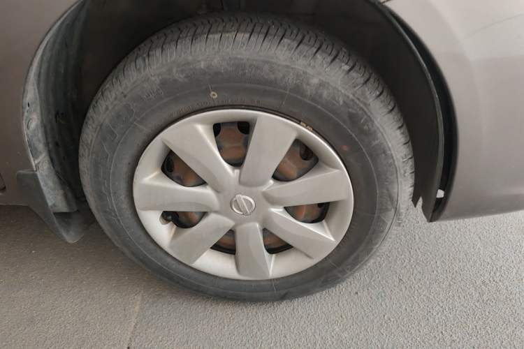 Used Nissan Sunny 2014 1.5XE Manual Elite Edition Right Front Wheel Hub