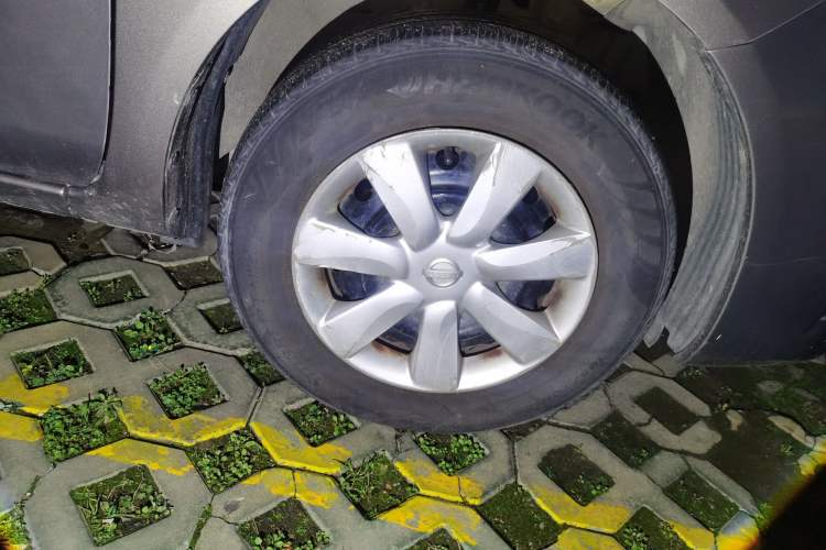 Used Nissan Sunny 2014 1.5XE Manual Comfort Edition Right Front Wheel Hub