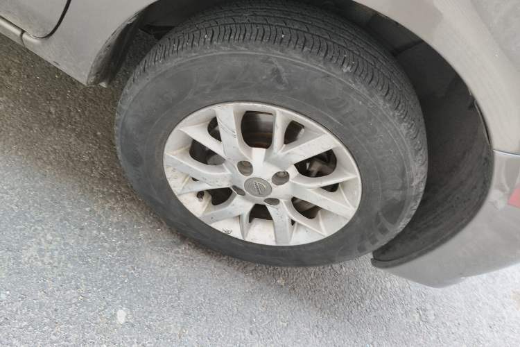 Used Nissan Sunny 2014 1.5XE Manual Comfort Edition Right Front Wheel Hub