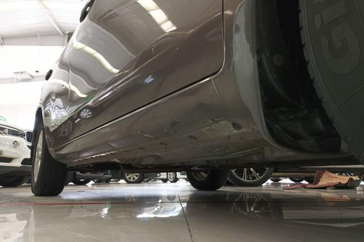 Used Nissan Sunny 2014 1.5XE Manual Comfort Edition Right Side Sill