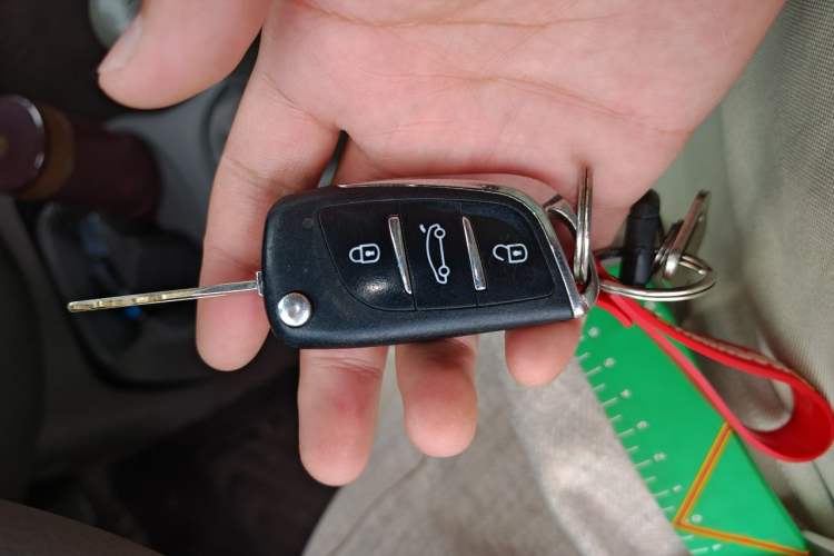 Used Nissan Sunny 2014 1.5XE Manual Comfort Edition Vehicle Key