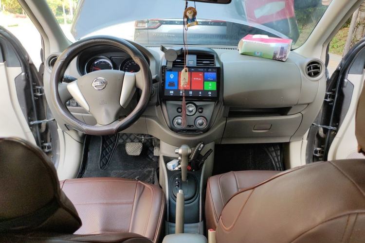 Used Nissan Sunny 2014 1.5XL CVT Luxury Edition Center Console