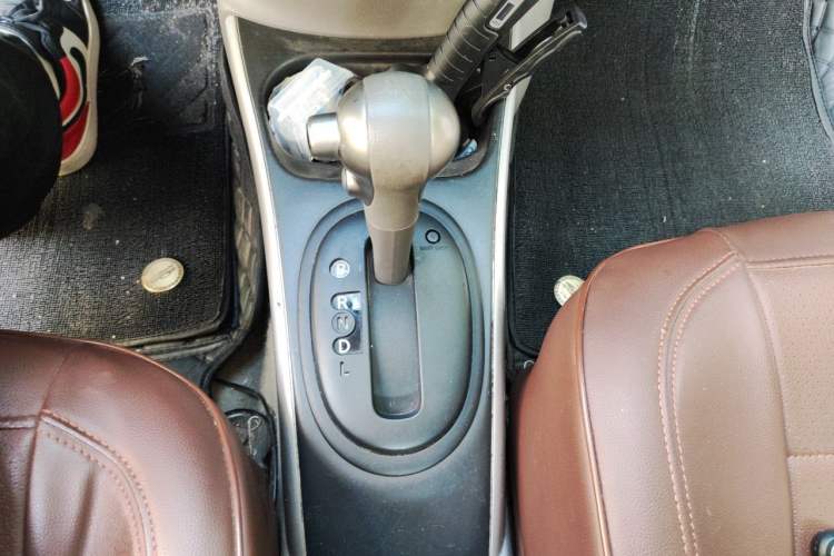 Used Nissan Sunny 2014 1.5XL CVT Luxury Edition Gear Lever