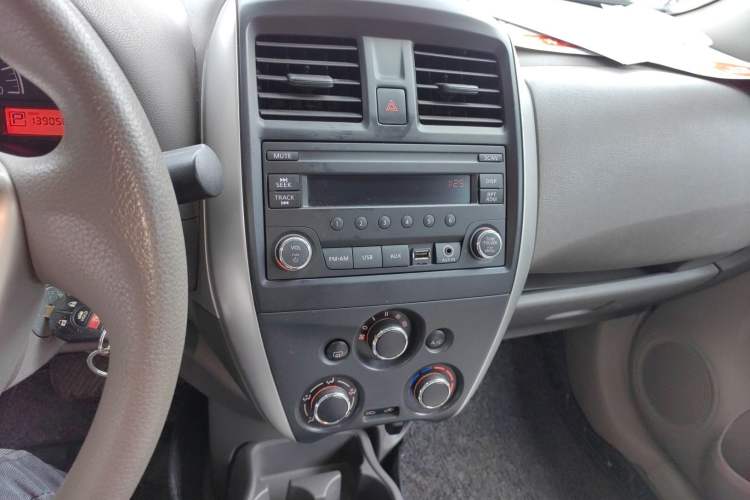 Used Nissan Sunny 2014 1.5XE CVT Elite Edition Audio And AC Panel