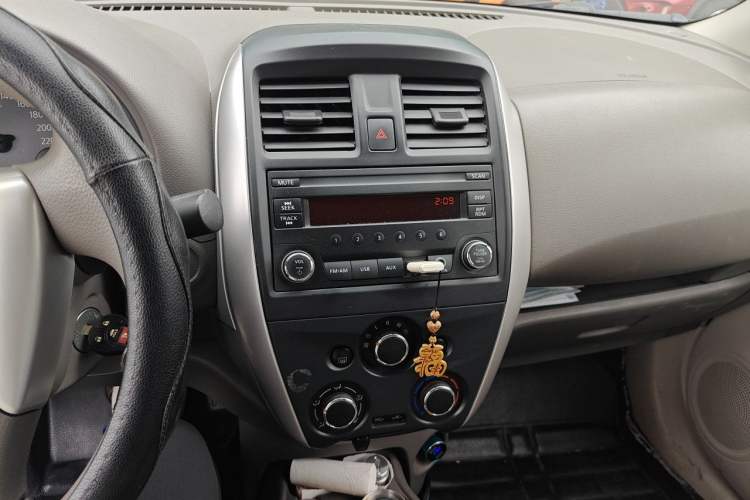 Used Nissan Sunny 2014 1.5XE CVT Elite Edition Audio And AC Panel