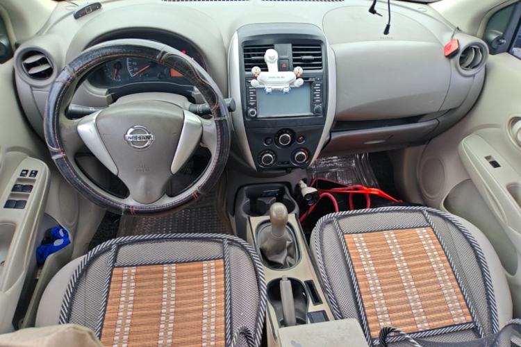Used Nissan Sunny 2014 1.5XE Manual Comfort Edition Center Console