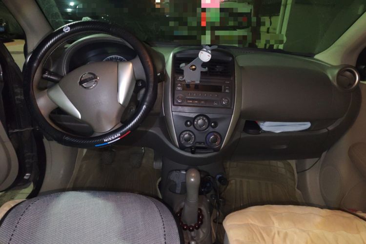 Used Nissan Sunny 2014 1.5XE Manual Comfort Edition Center Console
