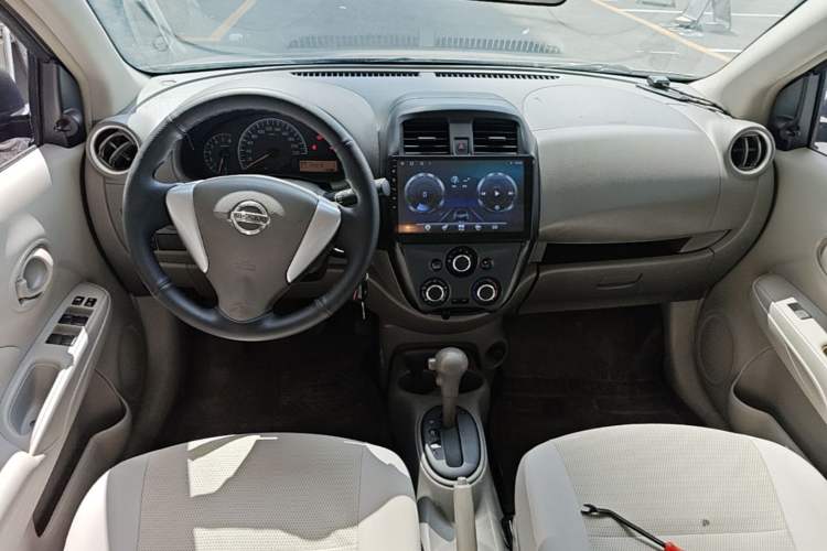 Used Nissan Sunny 2014 1.5XE CVT Comfort Edition Center Console