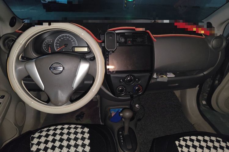 Used Nissan Sunny 2014 1.5XE CVT Comfort Edition Center Console