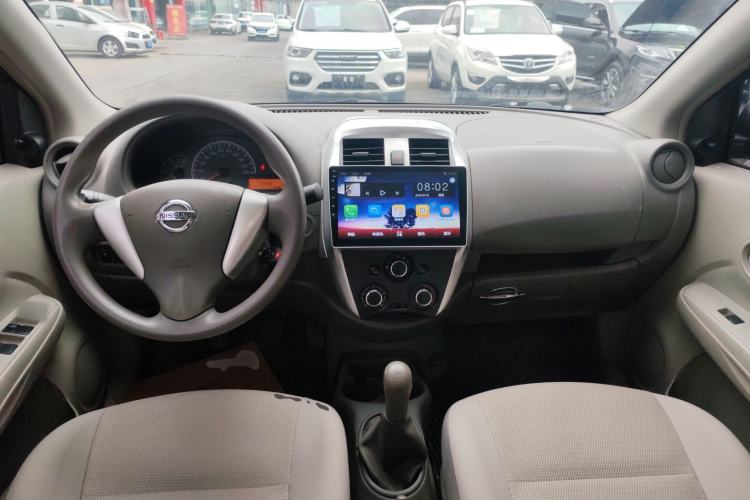 Used Nissan Sunny 2014 1.5XE Manual Comfort Edition Center Console