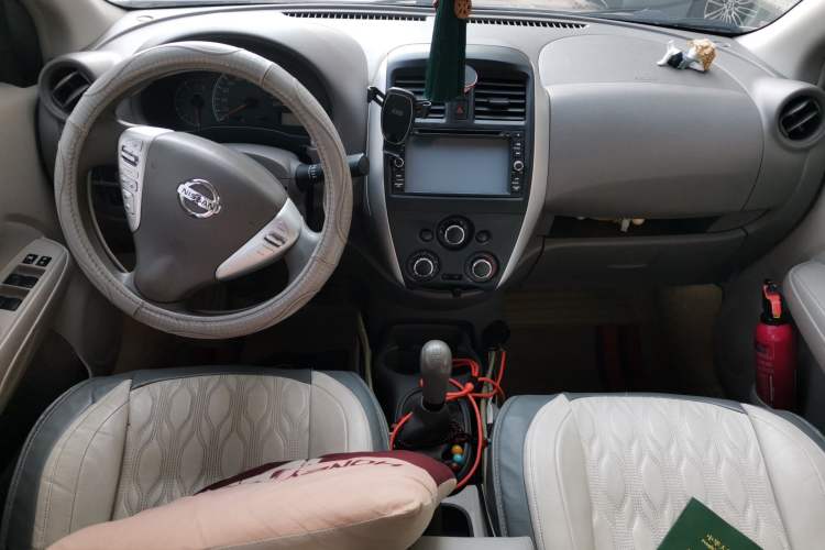 Used Nissan Sunny 2014 1.5XE Manual Elite Edition Center Console