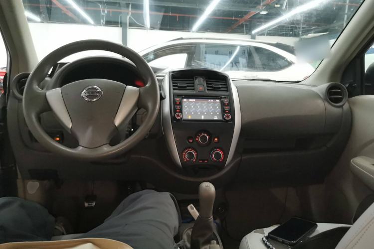 Used Nissan Sunny 2014 1.5XE Manual Comfort Edition Center Console