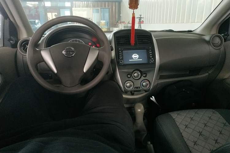 Used Nissan Sunny 2014 1.5XE Manual Comfort Edition Center Console
