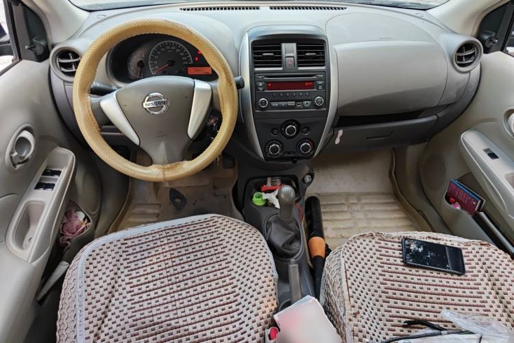 Used Nissan Sunny 2014 1.5XE Manual Comfort Edition Center Console