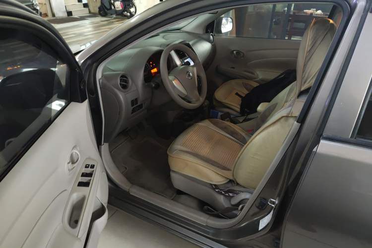 Used Nissan Sunny 2014 1.5XE CVT Elite Edition Driver Seat