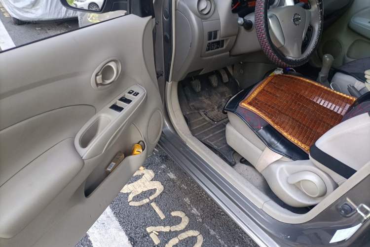Used Nissan Sunny 2014 1.5XE Manual Elite Edition Driver Seat