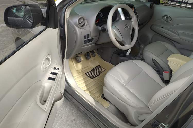 Used Nissan Sunny 2014 1.5XE Manual Elite Edition Driver Seat