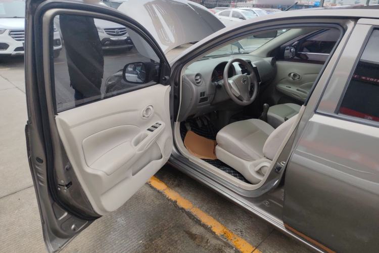 Used Nissan Sunny 2014 1.5XE Manual Comfort Edition Driver Seat