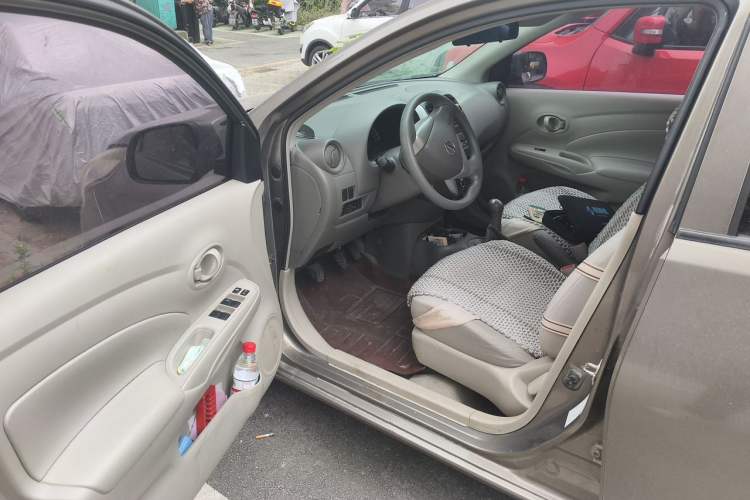 Used Nissan Sunny 2014 1.5XE Manual Elite Edition Driver Seat