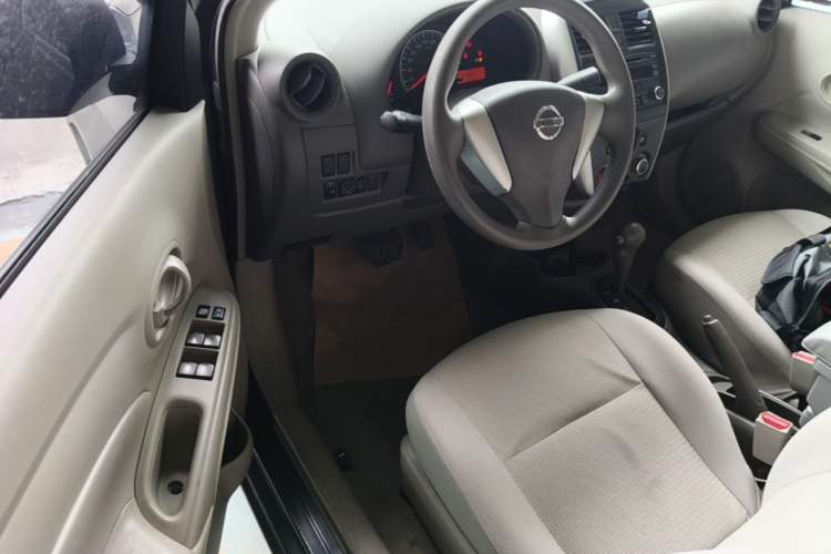 Used Nissan Sunny 2014 1.5XE CVT Elite Edition Driver Seat