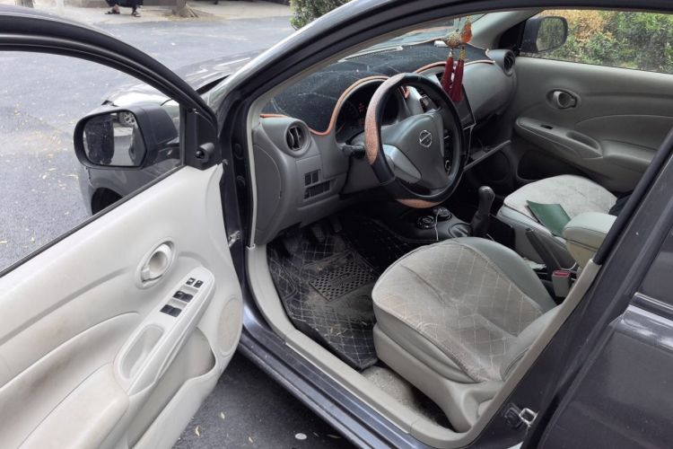Used Nissan Sunny 2014 1.5XE Manual Comfort Edition Driver Seat