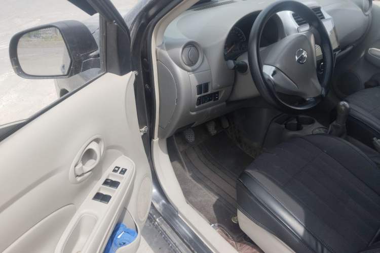 Used Nissan Sunny 2014 1.5XE Manual Elite Edition Driver Seat