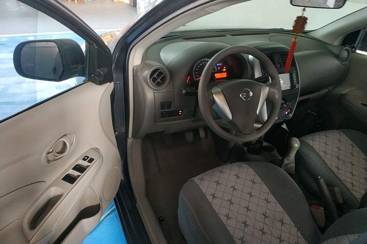 Used Nissan Sunny 2014 1.5XE Manual Comfort Edition Driver Seat