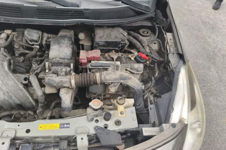 Used Nissan Sunny 2014 1.5XE Manual Elite Edition Engine Bay Left