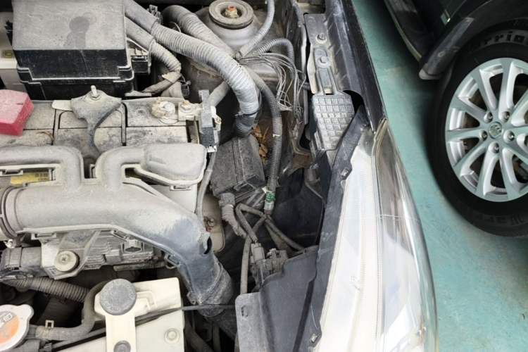 Used Nissan Sunny 2014 1.5XE CVT Elite Edition Engine Bay Left