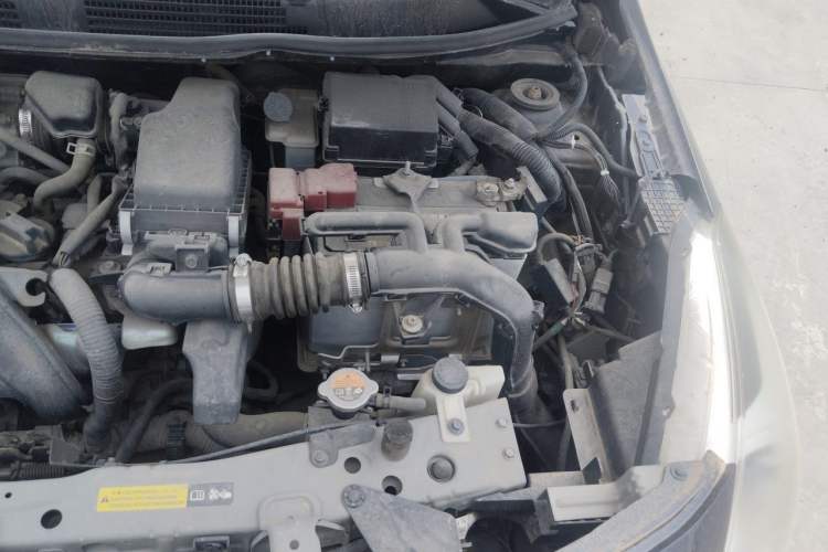 Used Nissan Sunny 2014 1.5XE Manual Elite Edition Engine Bay Left