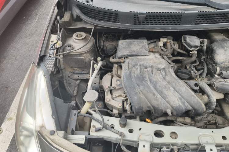 Used Nissan Sunny 2014 1.5XE Manual Elite Edition Engine Bay Right