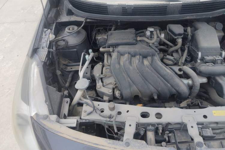 Used Nissan Sunny 2014 1.5XE Manual Elite Edition Engine Bay Right
