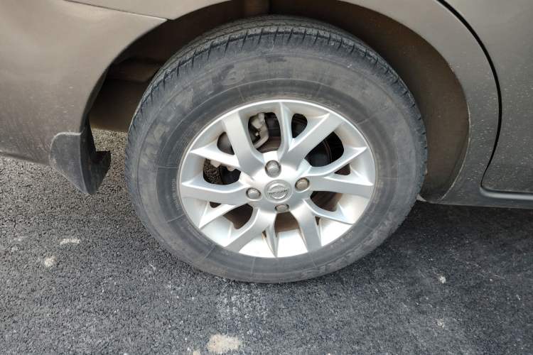 Used Nissan Sunny 2014 1.5XE Manual Elite Edition Exterior 5
